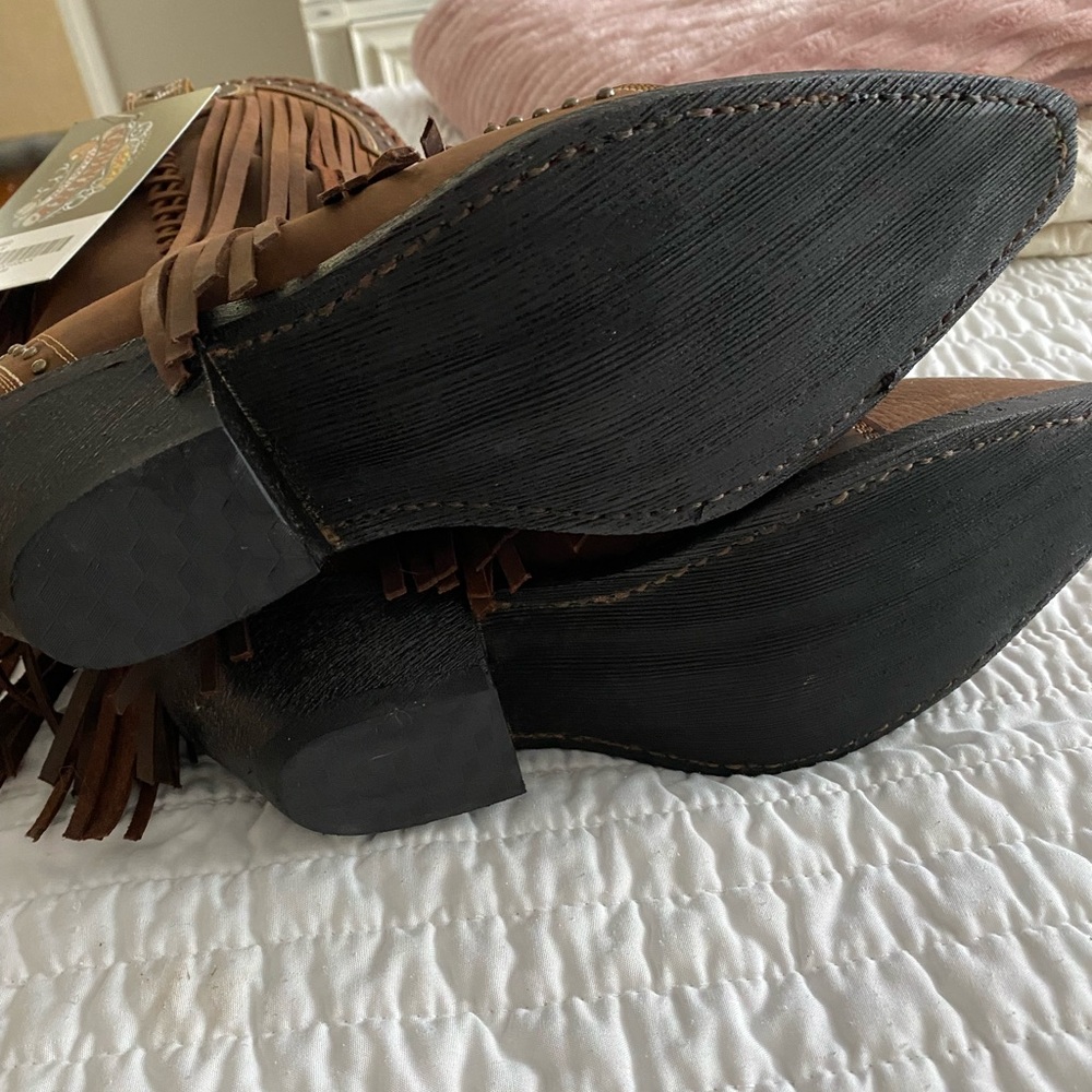 Ladies Fringe Boots - Picture 3 of 8